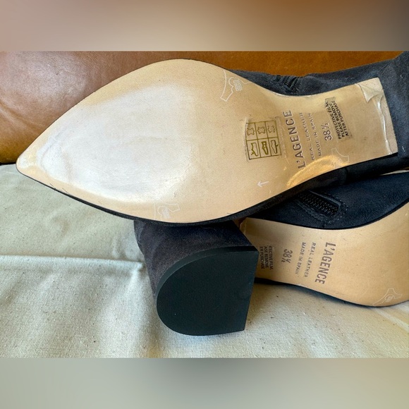 L’AGENCE Jeanne Block Heel Bootie charcoal gray 38.5 NWOB - Picture 3 of 4